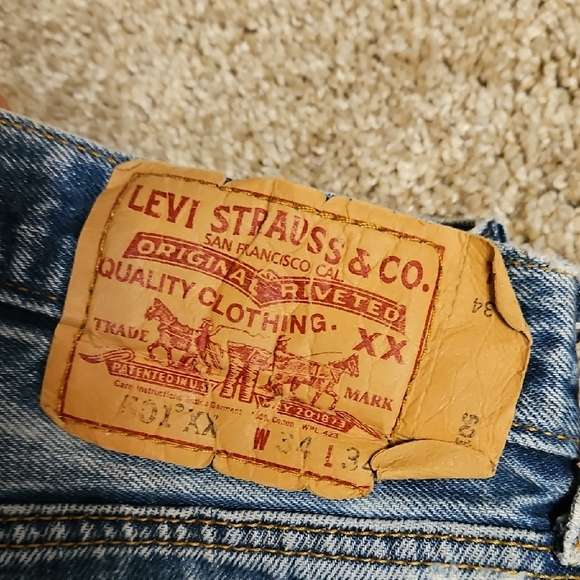 Vintage Mens Levi's Blue Denim Jeans with Leather Patch - Picture 2 of 5